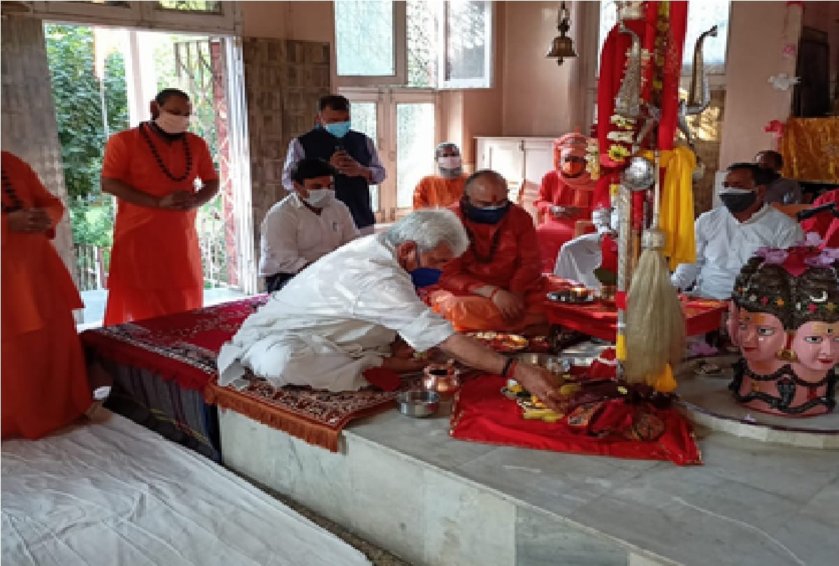 Jammu-Kashmir: Stick worship in Amreshwar temple, Lt Governor prays for happiness and prosperity in the state
