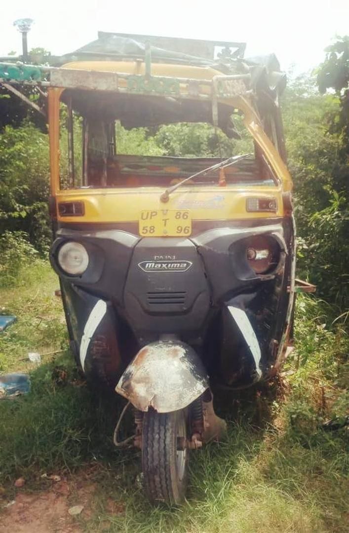 Hathras: Tempo full of passengers overturned on the highway, many injured