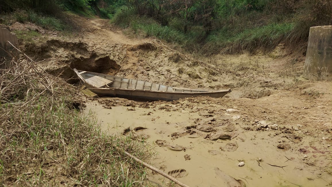 etawah news,The culvert was washed away in the flood, help is not reaching