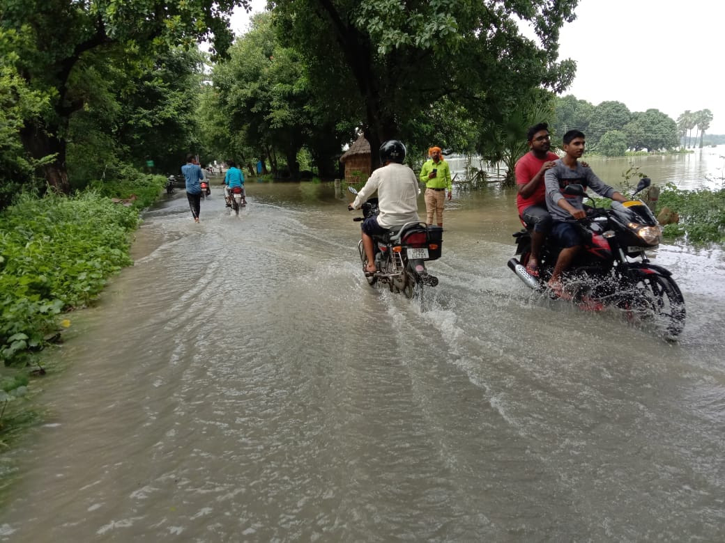 Water rises on NH-31, five houses merge in Gang