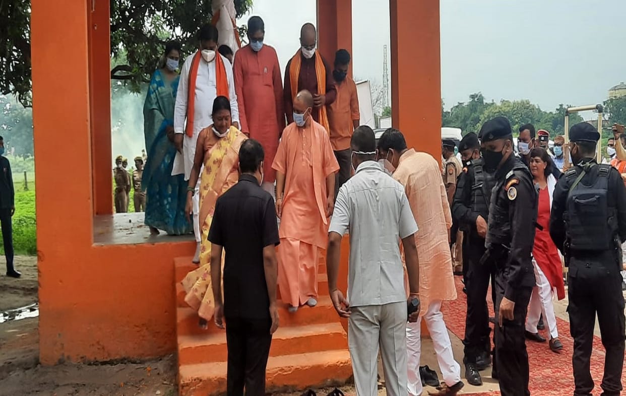 flood in purvanchal CM Yogi adityanath  in Ballia and Ghazipur today will conduct aerial survey of flood affected areas and distribute relief material