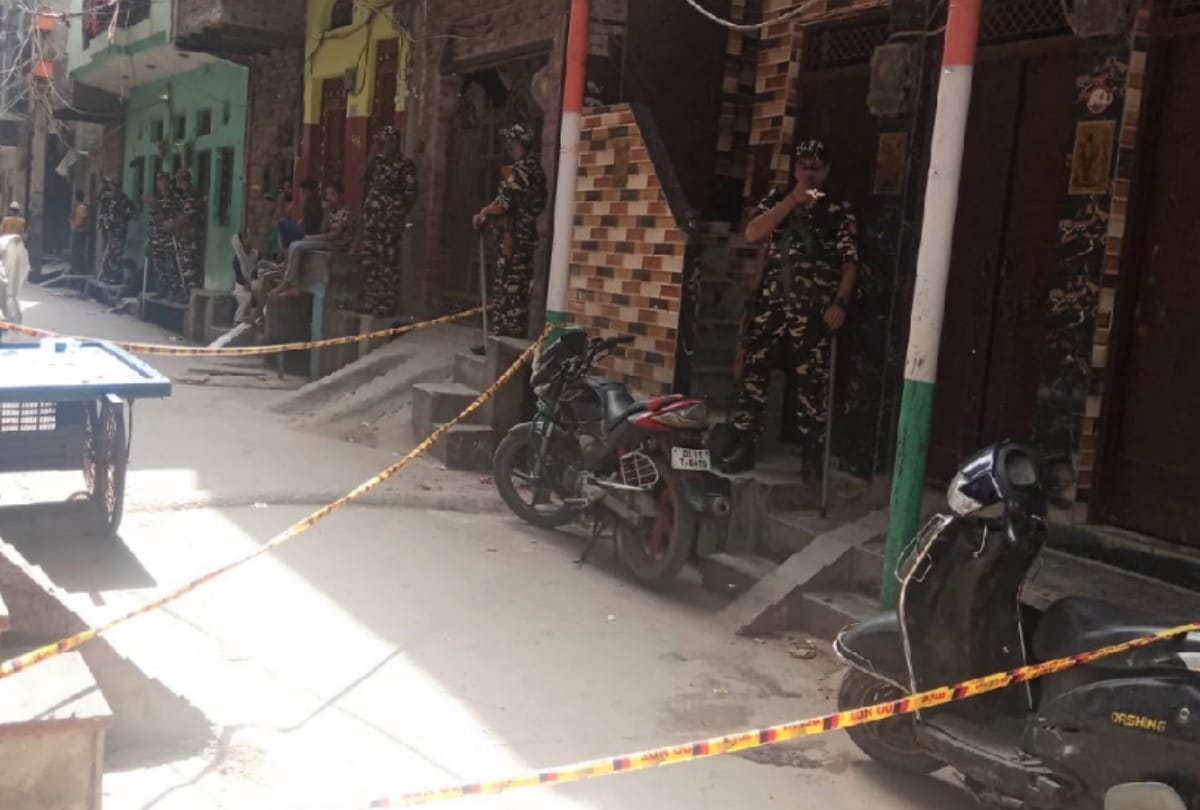 encounter in delhi Encounter between police and miscreants lasted for three hours see photos
