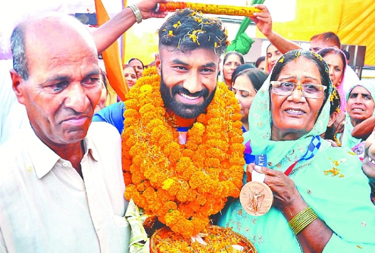 Grand Welcome of Hockey Player Surender Palad in Kurukshetra