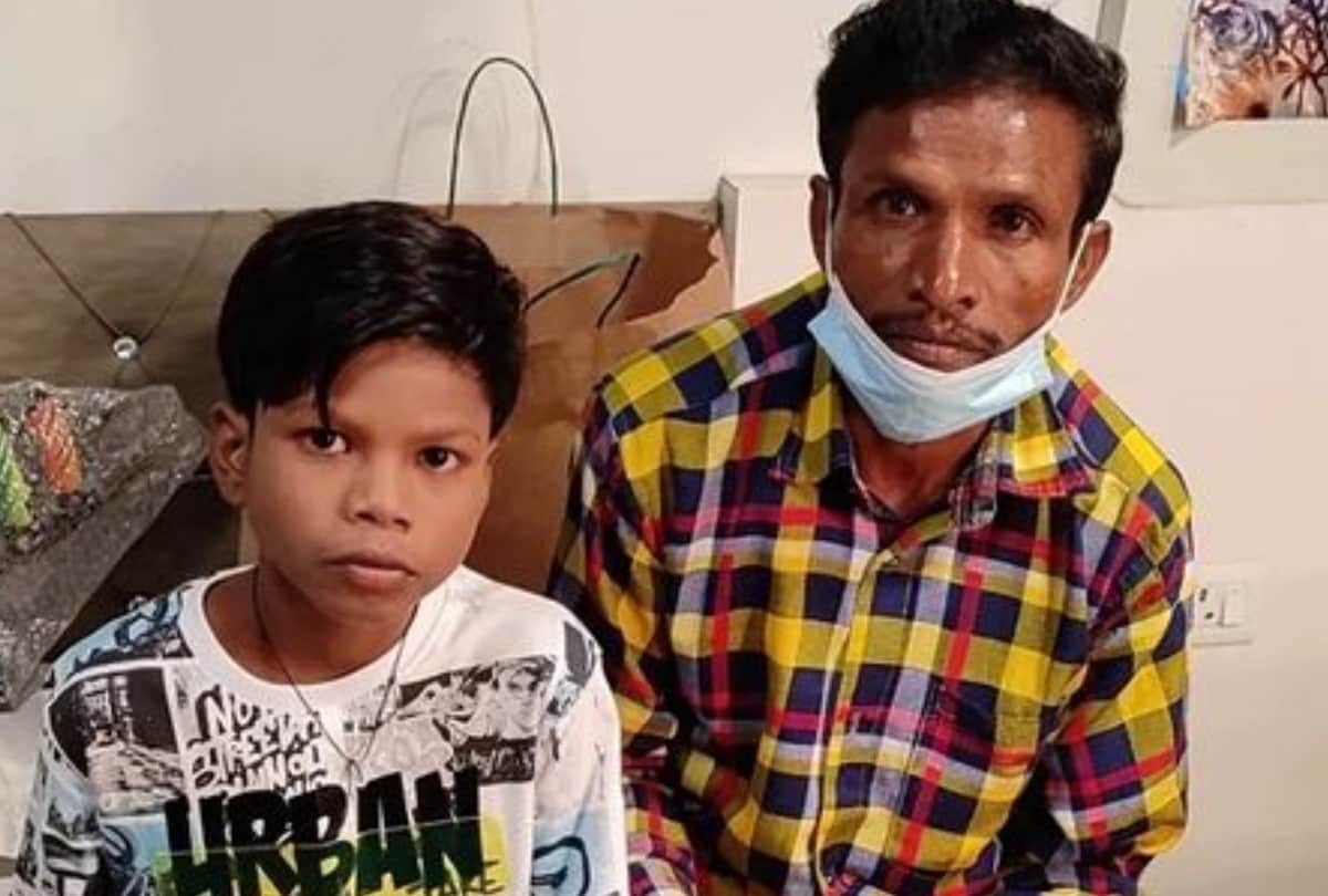 bacpan ka pyar fame sehdev dirdo chilling on juhu beach mumbai with his friends watch viral video