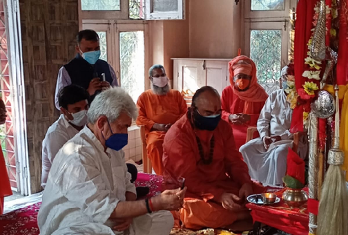 Jammu-Kashmir: Stick worship in Amreshwar temple, Lt Governor prays for happiness and prosperity in the state