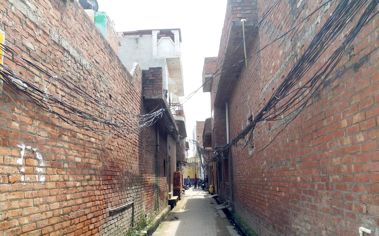 There is a web of electric wires in the city, if there is a fault, the electricity fails