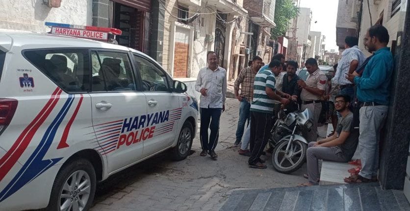 Five miscreants riding motorcycles entered the house in broad daylight, carried out the robbery incident