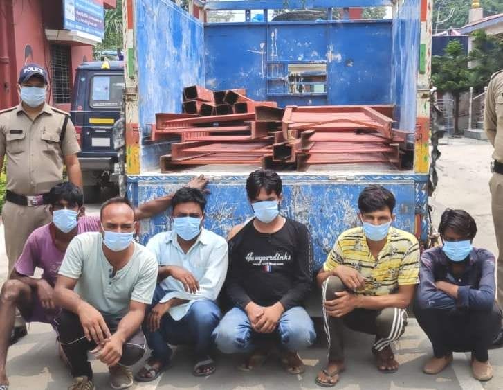 Six accused of railing theft arrested