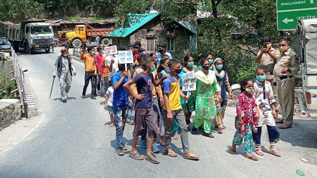 Villagers took to the road due to non-fulfillment of demands