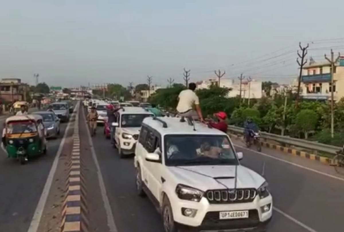 Ghaziabad loni mla nand kishor gurjar sat in Mercedes without number plate in his convoy many stand on car making video