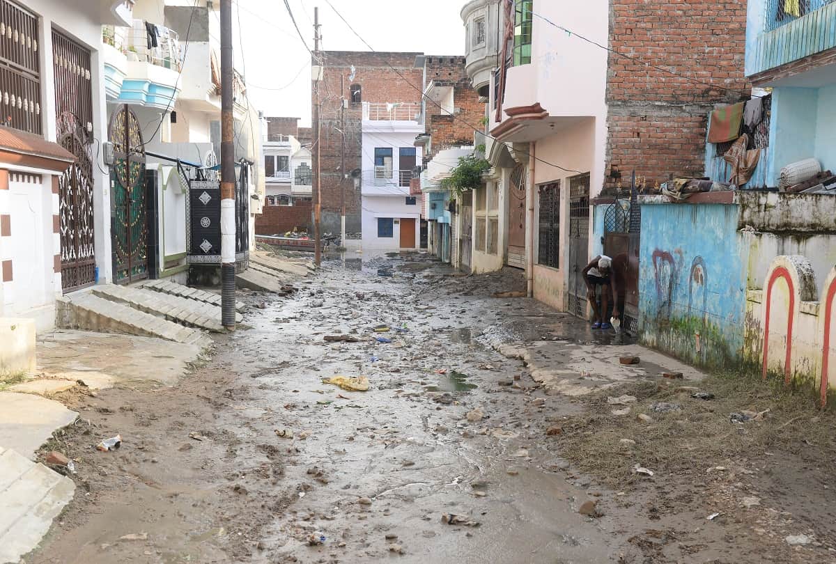 Flood in Prayagraj: Fall in water level of both rivers, but danger remains