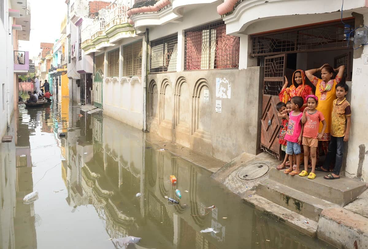 Prayagraj: Due to the decrease in the water level of Ganga and Yamuna, problems increased in the coastal areas