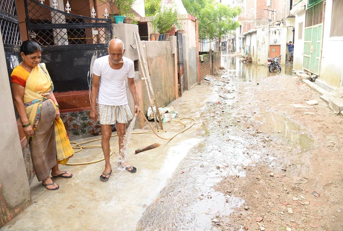 Prayagraj: Due to the decrease in the water level of Ganga and Yamuna, problems increased in the coastal areas