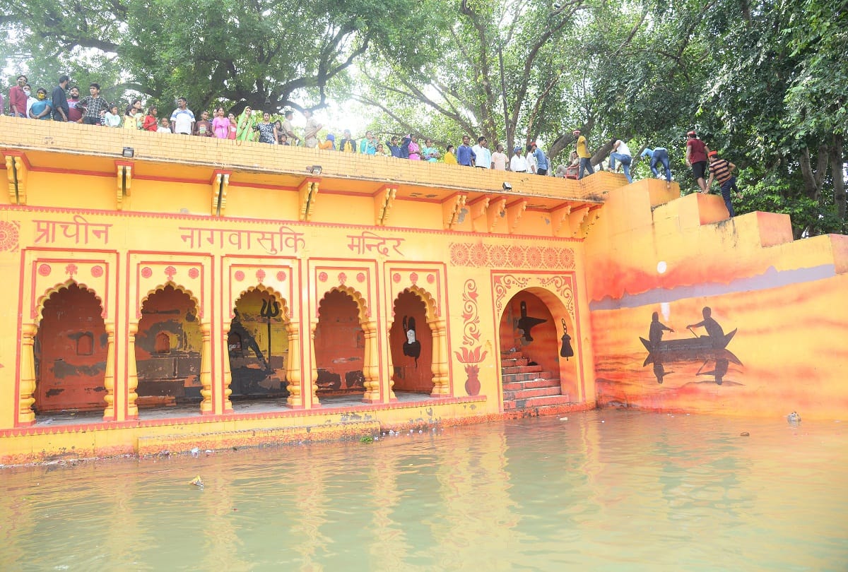 Prayagraj: Due to the decrease in the water level of Ganga and Yamuna, problems increased in the coastal areas