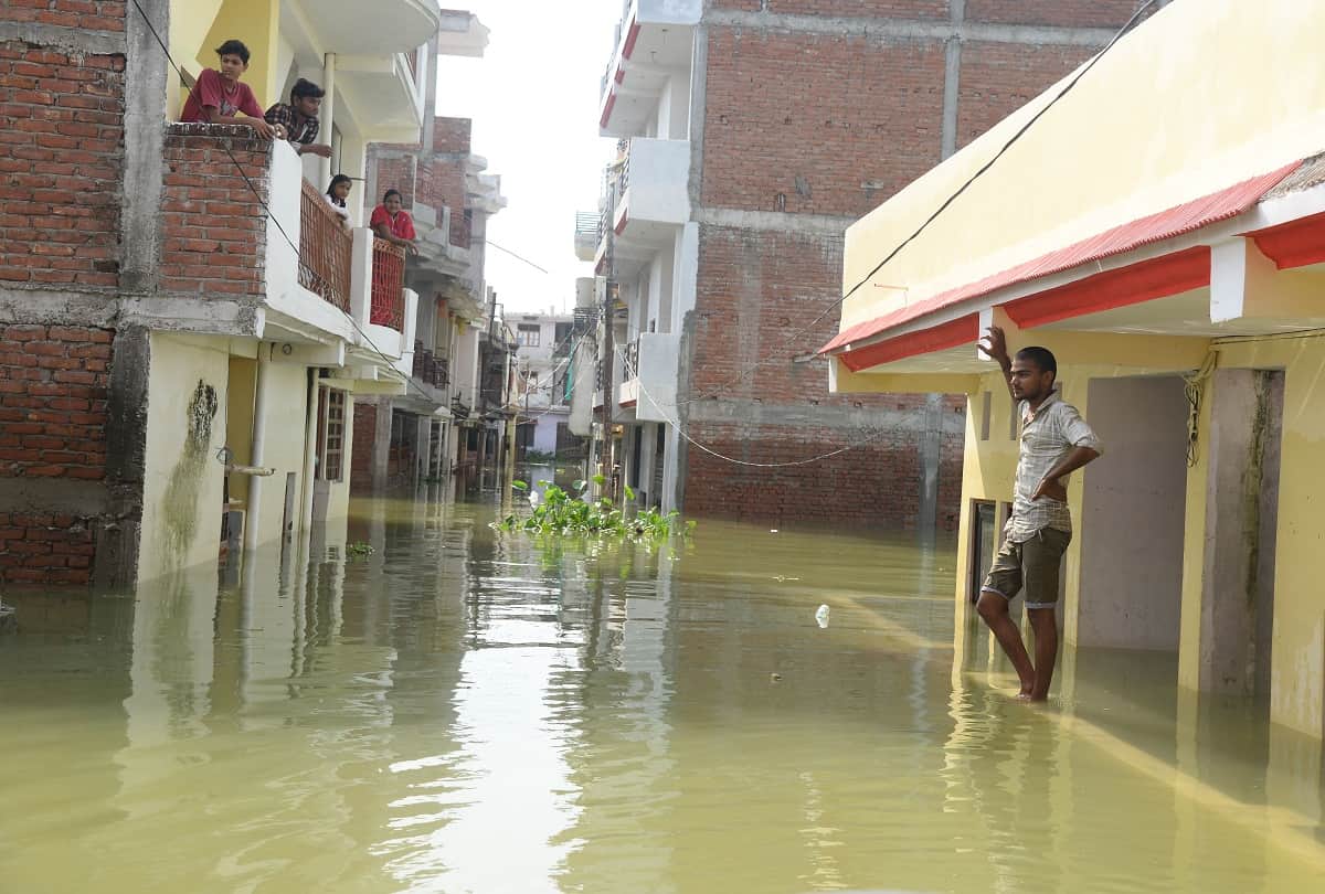 Flood in Prayagraj: Fall in water level of both rivers, but danger remains