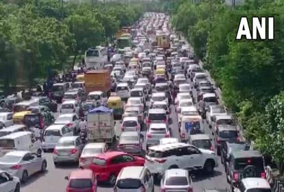 why traffic jam in delhi traffic problem Police data says 80 ageing buses break down in Delhi daily