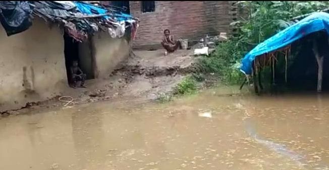 Water level of Yamuna and Payaswani decreased, dirt became trouble