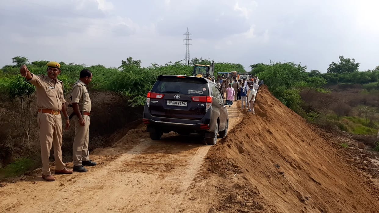 etawah news,Soil poured on Dhakra culvert, traffic started