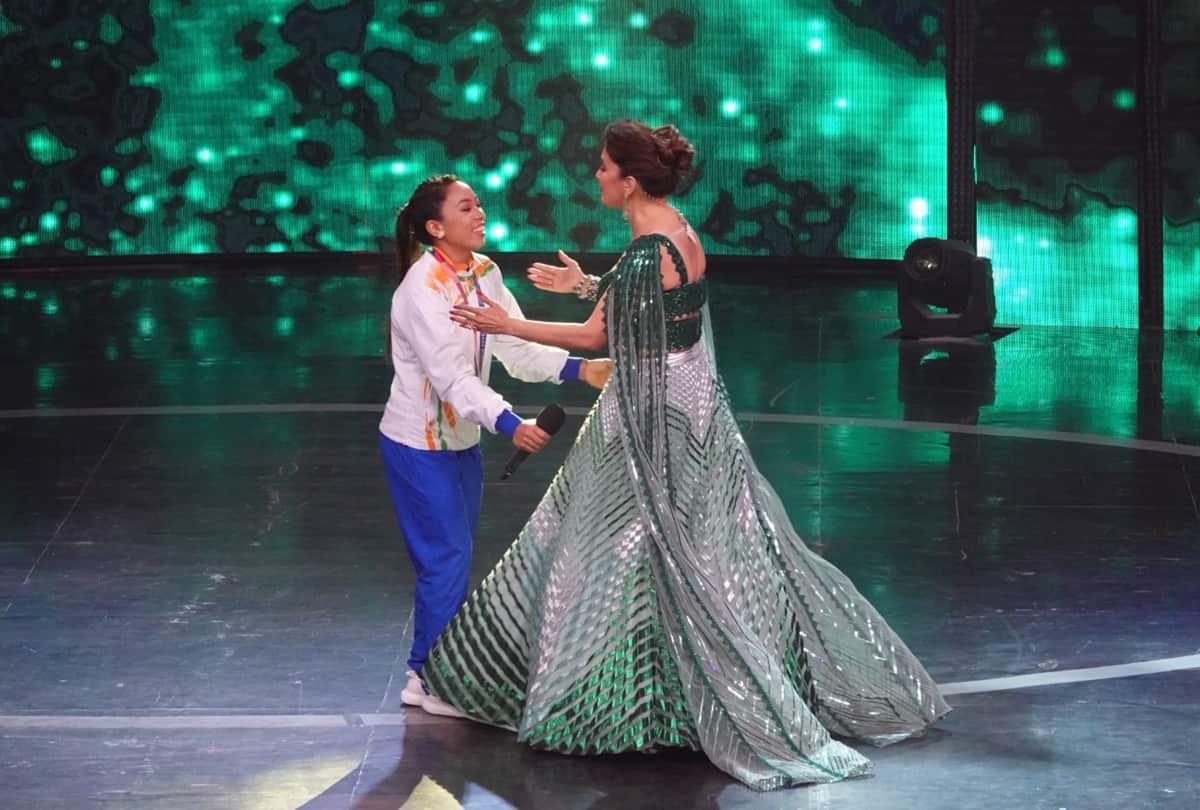 Mirabai Chanu Kapil Dev Madhuri Dixit celebrate 75th independence day on the sets of dance deewane