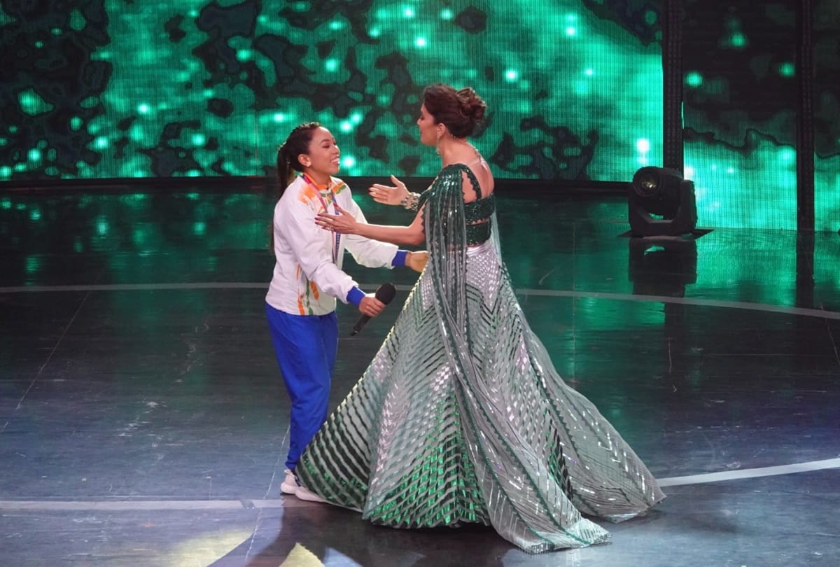 Mirabai Chanu Kapil Dev Madhuri Dixit celebrate 75th independence day on the sets of dance deewane