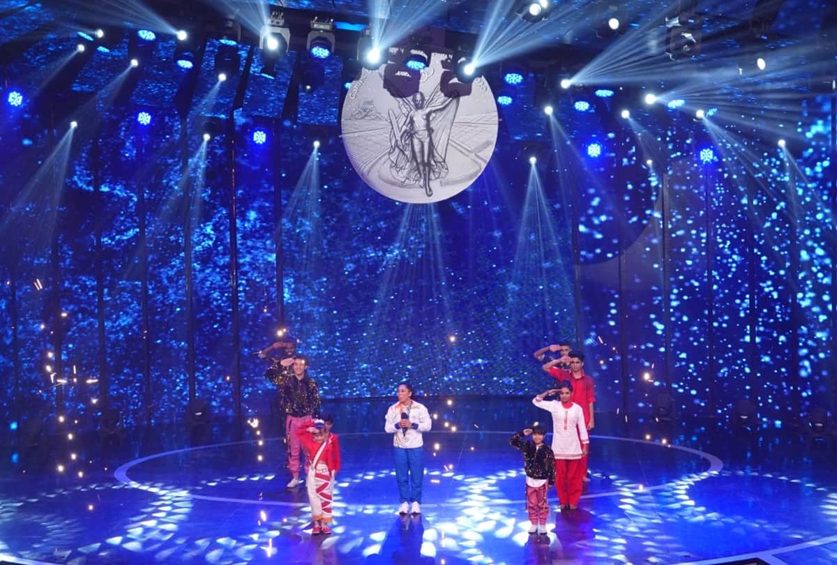 Mirabai Chanu Kapil Dev Madhuri Dixit celebrate 75th independence day on the sets of dance deewane