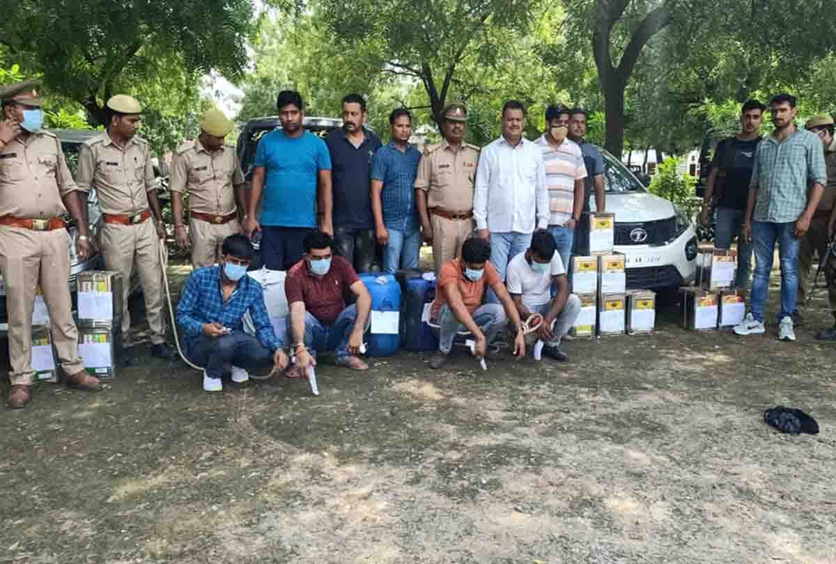 Four people of thieves gang arrested