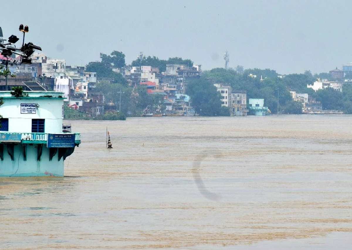Varanasi ganga flood: problem increasing even water level decreasing people facing diseases problem