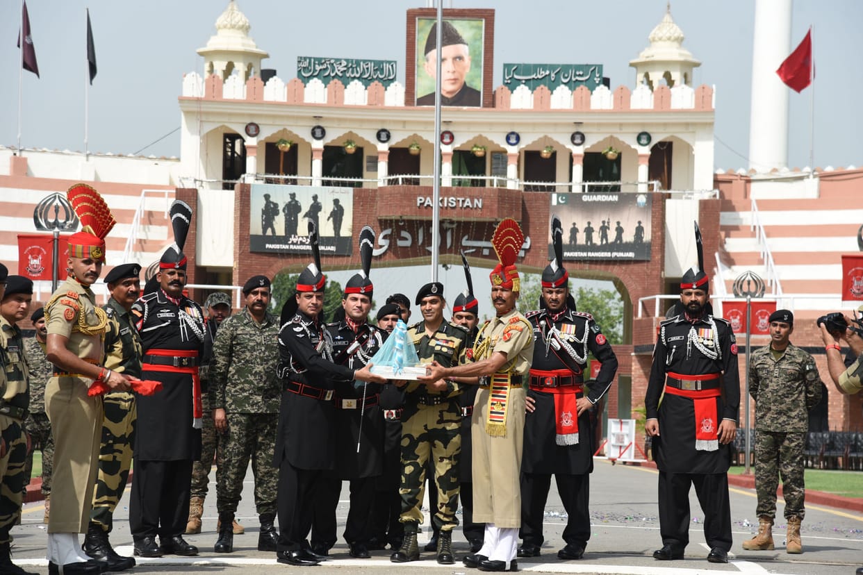 Pak Rangers presented sweets to BSF