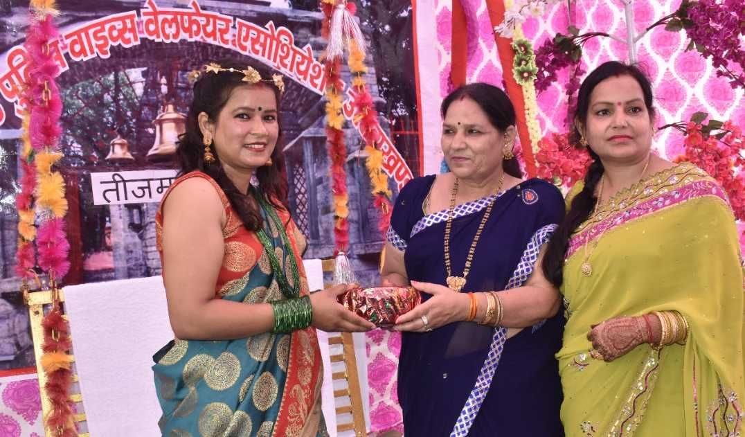 Divya Bhandari got the title of Teej Queen