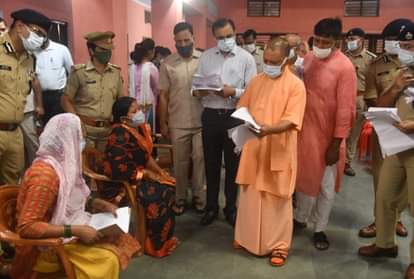 CM yogi Adityanath listen problem in Janta darbar at Gorakhnath mandir