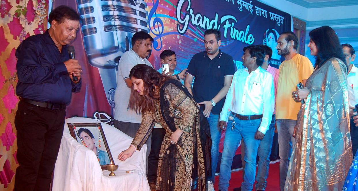 Hari Om and Priyanshi selected as ideal singers