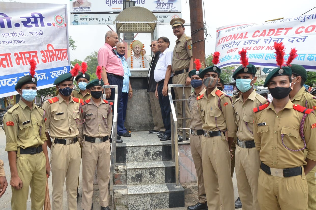 NCC cadets pay tribute to the martyrs