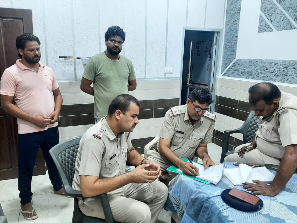 Due to old enmity, six miscreants fired at the young man in the car