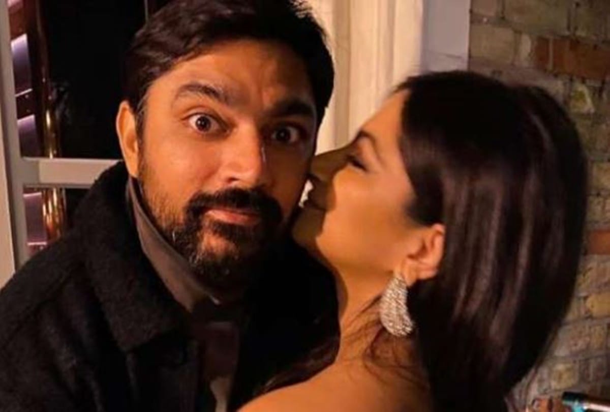 anil kapoor host rhea and karan boolani wedding reception actor dancing his heart out see video