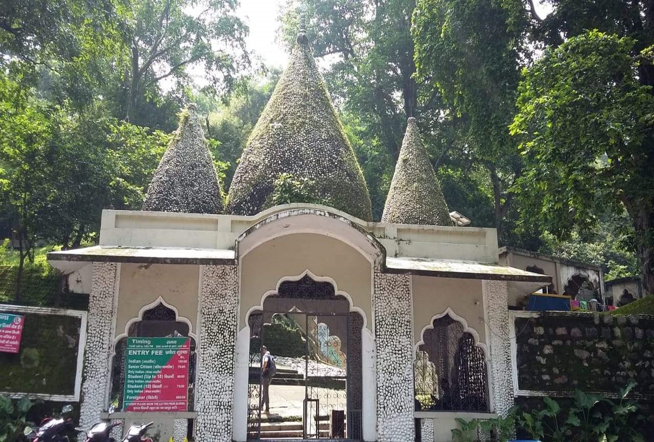 Chaurasi Kutiya: the world famous ashram turning into ruins, watch photos