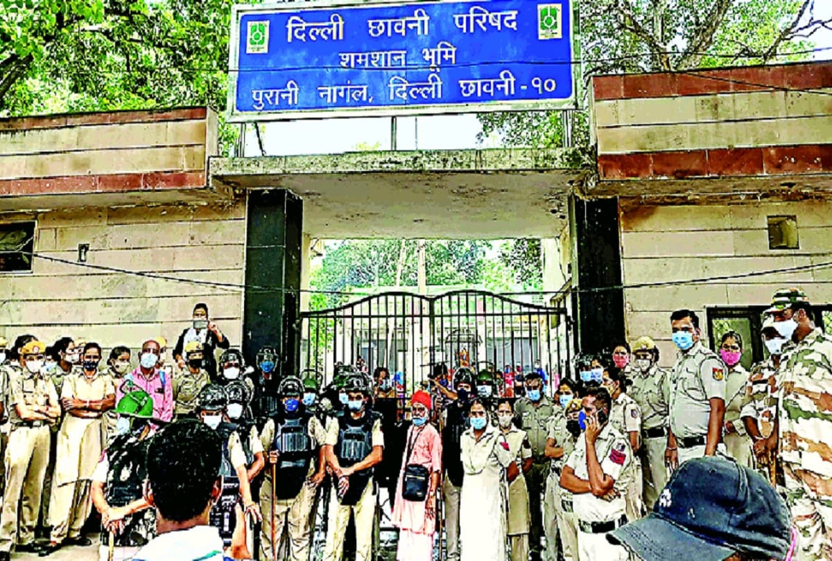 girl murder case in Delhi Cantt Forensic team recovered mobile parts from pyre