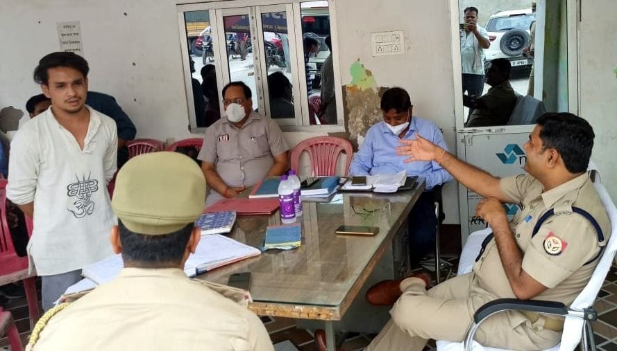 People of Radhanagar reached Kotwali to remove the high tension line