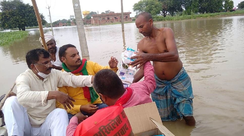 Flood in UP houses covered in Ganga waves in Ballia, water level decreasing in Varanasi