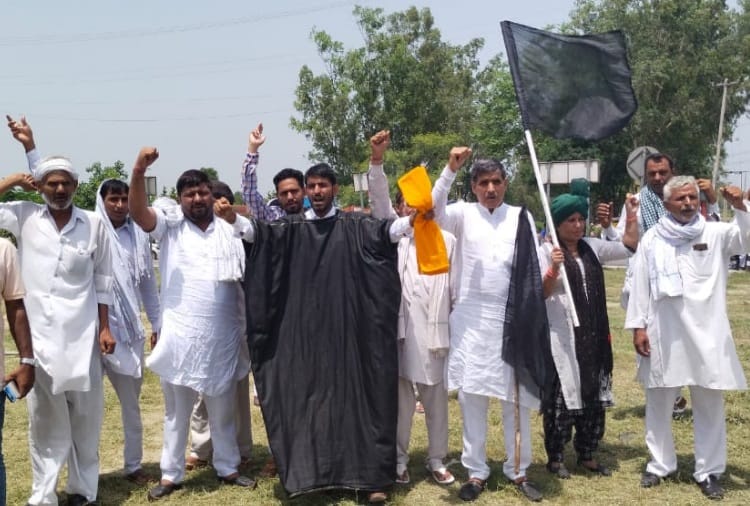 Farmers Protest against BJP Haryana President Om Parkash Dhankar in Uklana