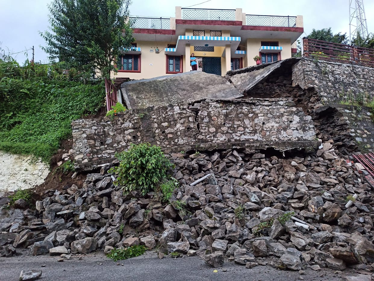 Danger to residential house due to collapse of security wall of NH