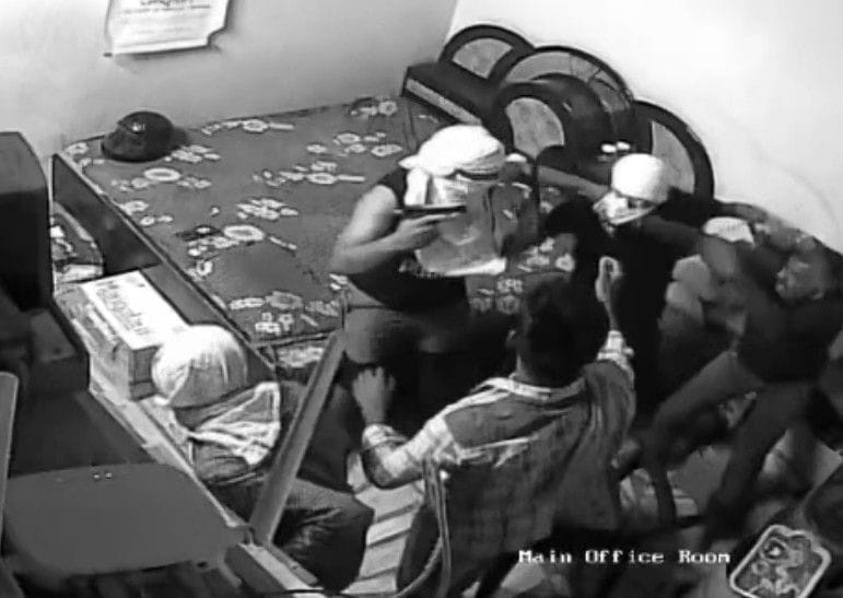 Three miscreants robbed two stone crushers to showing weapons