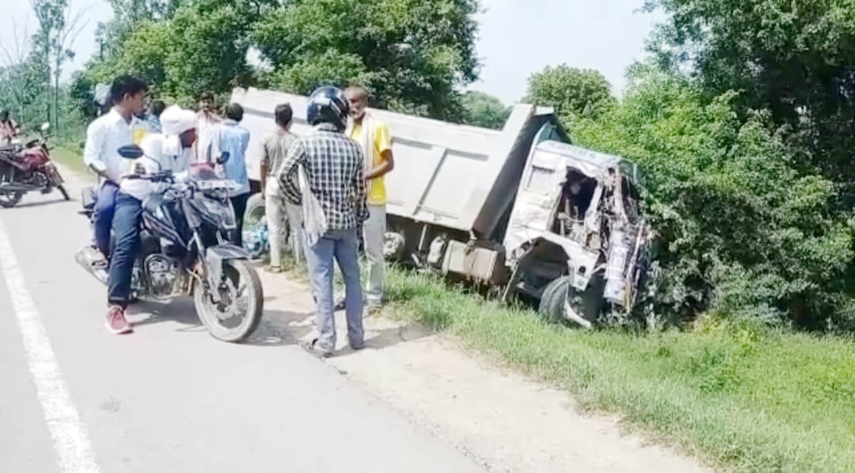Container collides with dumper in highway, driver injured