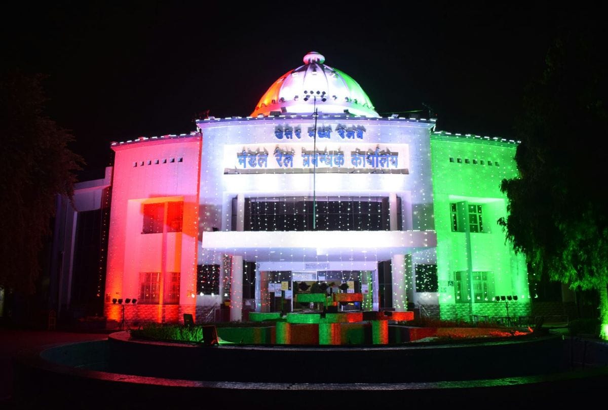 Partapgarh station diary page tearing case: Deputy station superintendent sacked on threat to kill DRM, manager