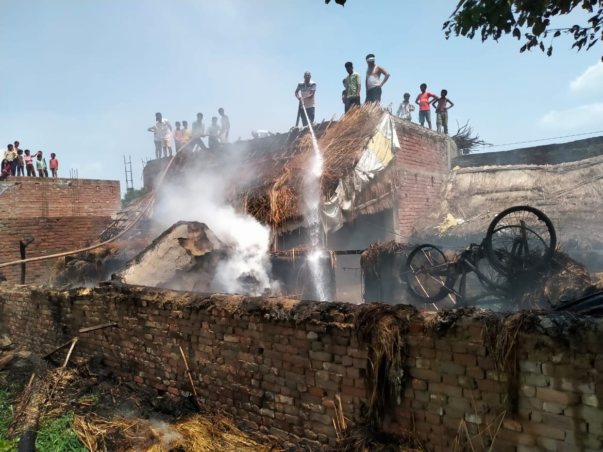 etawah news,Goods destroyed in fire in two houses