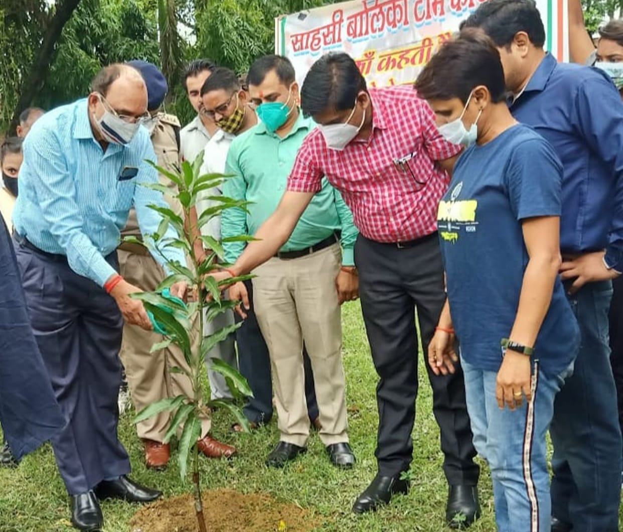 Courageous girl team planted saplings in college