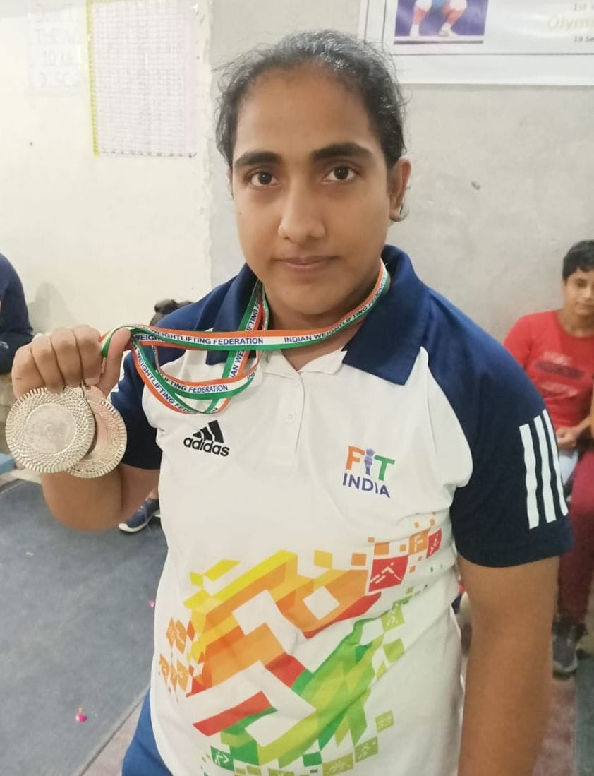 Rakhi Gill fulfills her brother's dream of winning silver medal in National Weightlifting Championship