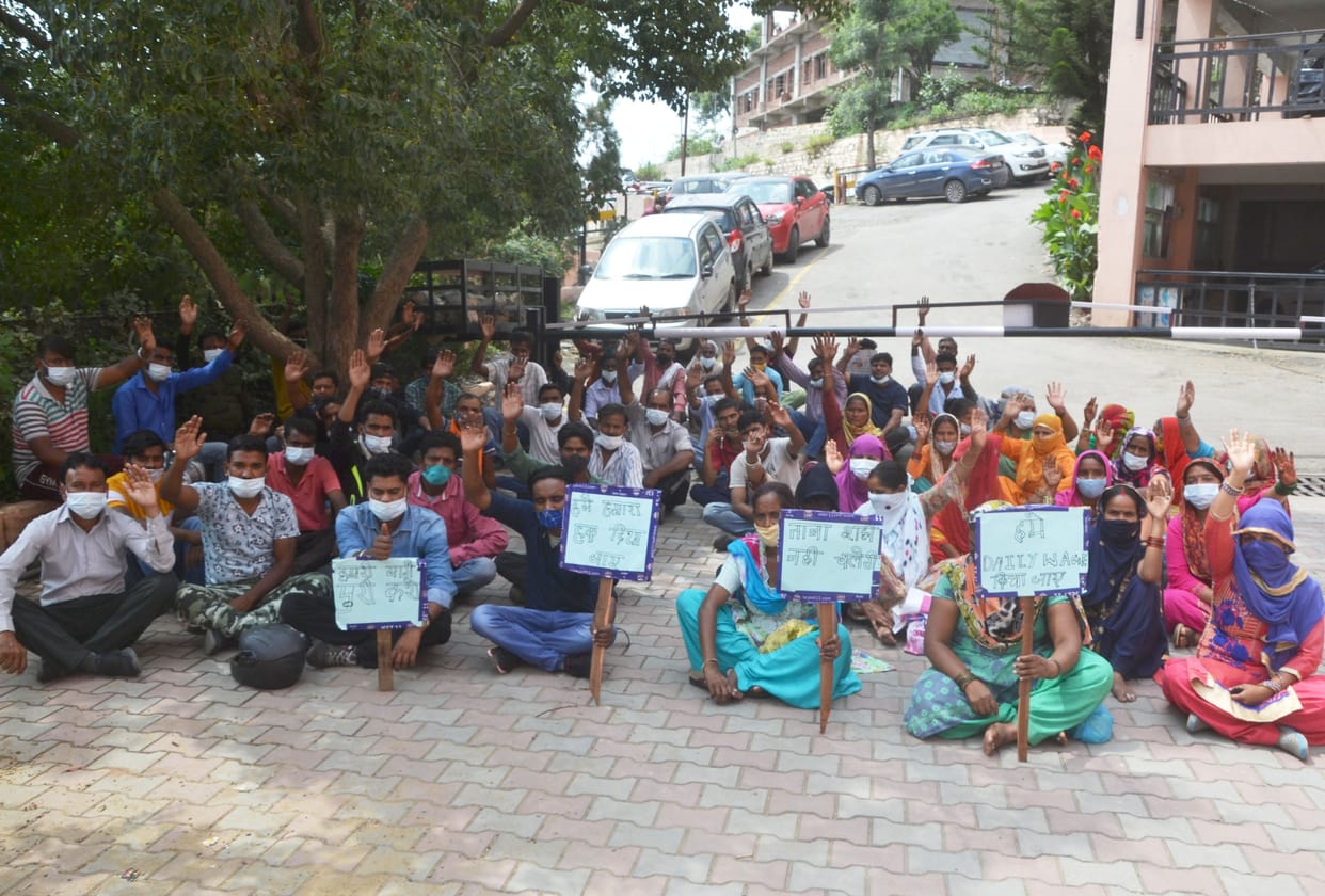 Solan MC soutsourced sanitation workers withdraw strike after assurance from Mayor