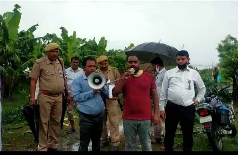 Gandak, ten meters away from the population in Mahdeva, shocked the villagers