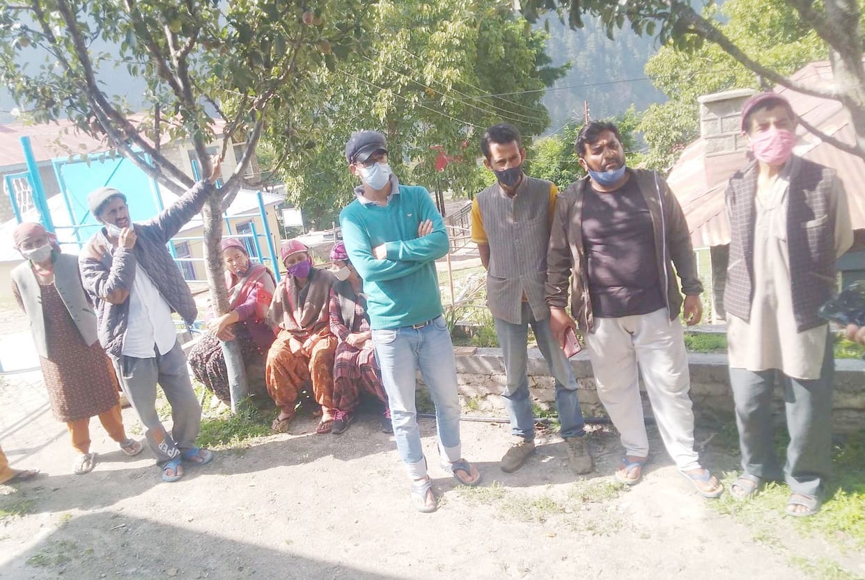 people protest in jal shakati bhawan office sangla
