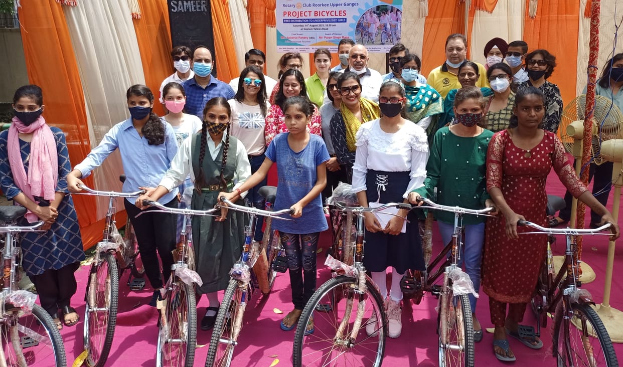 Club gave cycles to eight girl students